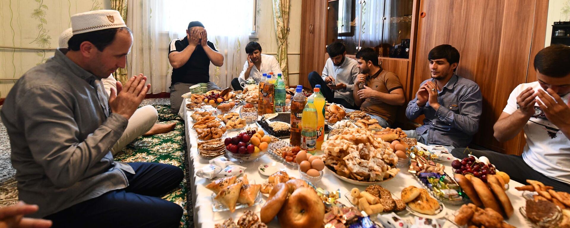 Жители Таджикистана встретили праздник Ид аль-Фитр или Иди Рамазон Жители Таджикистана встретили праздник Ид аль-Фитр или Иди Рамазон - Sputnik Тоҷикистон, 1920, 19.02.2026