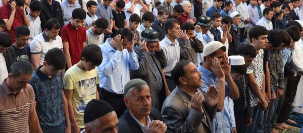 Жители Таджикистана встретили праздник Ид аль-Фитр или Иди Рамазон - Sputnik Тоҷикистон