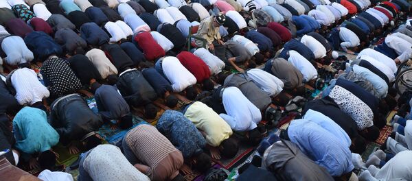 Жители Таджикистана встретили праздник Ид аль-Фитр или Иди Рамазон - Sputnik Таджикистан