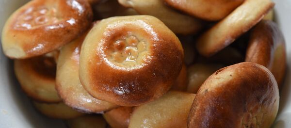 Готовые традиционные лепешки Готовые традиционные лепешки - Sputnik Таджикистан