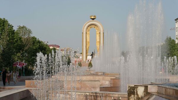 Фонтаны на площади Сомони - Sputnik Таджикистан