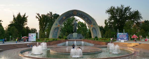 Памятник Рудаки в Душанбе, архивное фото - Sputnik Тоҷикистон