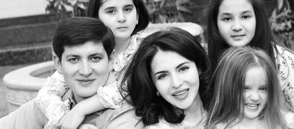 Зять и дочь Шавката Мирзиёева - Sputnik Тоҷикистон