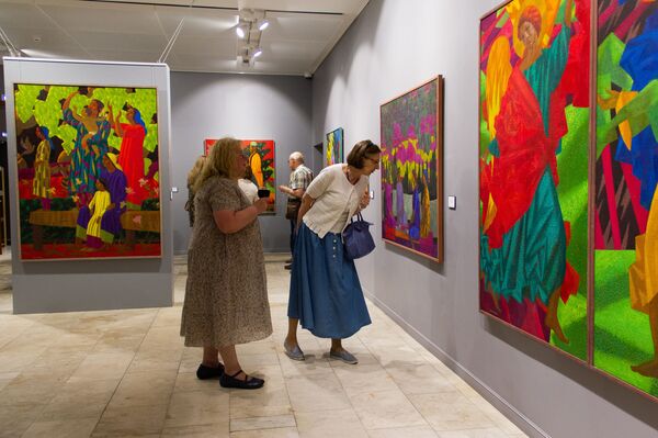 Омезиши фарҳанги тоҷикӣ бо махсусиятҳои масеҳӣ дар наққошиҳои Аъзам Атахонов - Sputnik Тоҷикистон