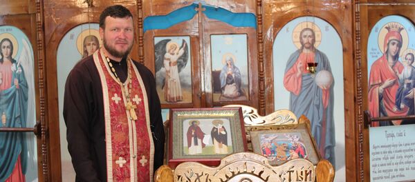 В храм 201-й российской военной базы в Таджикистане передана икона святых равноапостольных Мефодия и Кирилла В храм 201-й российской военной базы в Таджикистане передана икона святых равноапостольных Мефодия и Кирилла - Sputnik Таджикистан