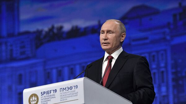 Президент РФ Владимир Путин выступает на пленарном заседании Петербургского международного экономического форума 2019  - Sputnik Тоҷикистон