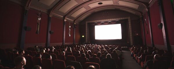 Зрители в кинотеатре - Sputnik Тоҷикистон