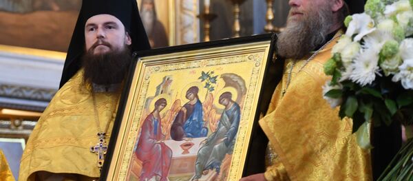 Божественная литургия в в храме Христа Спасителя Божественная литургия в в храме Христа Спасителя - Sputnik Таджикистан