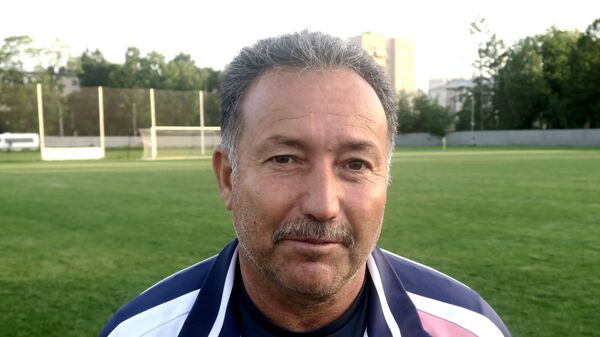 Главный тренер юношеской сборной Таджикистана Зайнидин Рахимов - Sputnik Таджикистан