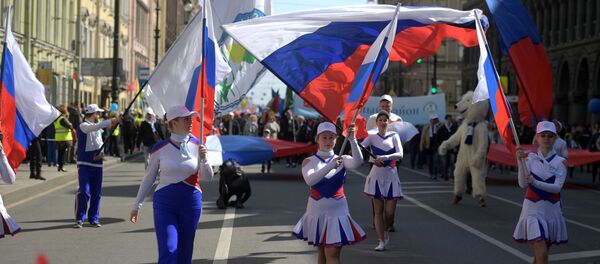 Участники первомайской демонстрации  - Sputnik Таджикистан