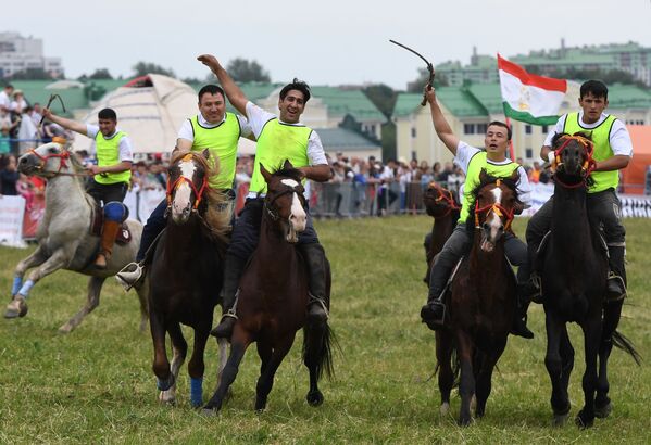 Участники фестиваля национальных видов спорта народов России и стран Евразии Русский мир - Sputnik Таджикистан
