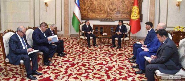 Встреча Шавката Мирзиёева и Сооронбая Жээнбекова Встреча Шавката Мирзиёева и Сооронбая Жээнбекова - Sputnik Таджикистан