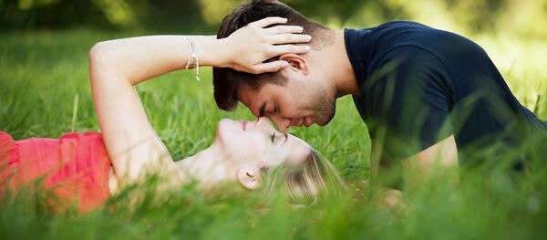 Влюбленная пара - Sputnik Таджикистан