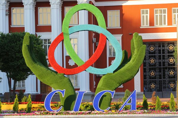 Украшение города Душанбе перед саммитом лидеров стран Совещания по взаимодействию и мерам доверия в Азии  - Sputnik Таджикистан
