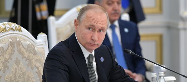 Президент РФ В. Путин принимает участие в заседании Совета глав государств–членов ШОС в Бишкеке Президент РФ В. Путин принимает участие в заседании Совета глав государств–членов ШОС в Бишкеке - Sputnik Таджикистан