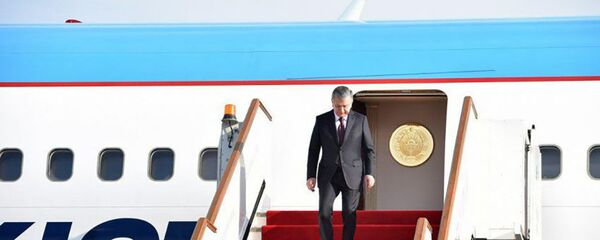 Шавкат Мирзиёев прибыл в Таджикистан Шавкат Мирзиёев прибыл в Таджикистан - Sputnik Тоҷикистон
