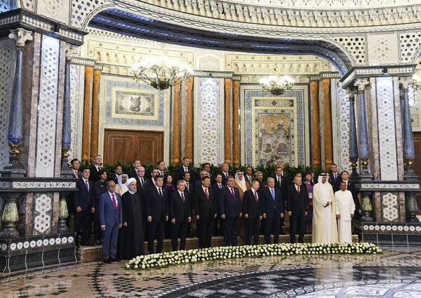 На церемонии фотографирования глав делегаций государств и международных организаций, принимающих участие в Совещании по взаимодействию и мерам доверия в Азии (СВМДА) - Sputnik Таджикистан