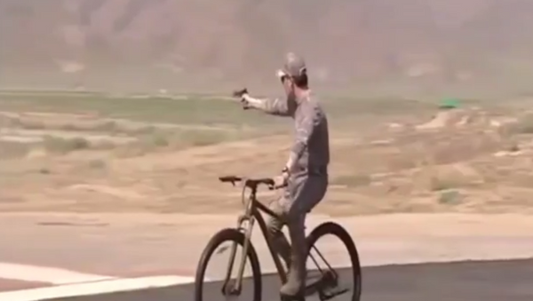 Велосипедный спецназ: президент Туркменистана поразил всех - видео - Sputnik Тоҷикистон