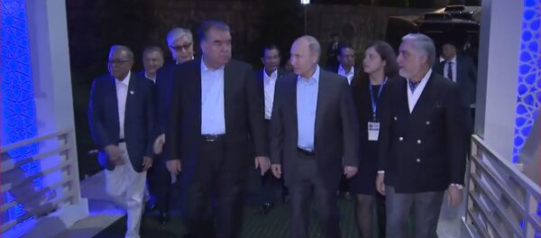 Вечер дружбы: Рахмон удивил политиков Вечер дружбы: Рахмон удивил политиков - Sputnik Тоҷикистон