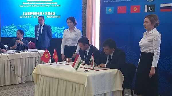 Подписание соглашения о сотрудничестве между Амонатбанк, Беларусбанк и “РСК БАНК” Киргизии - Sputnik Тоҷикистон