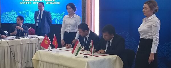 Подписание соглашения о сотрудничестве между Амонатбанк, Беларусбанк и “РСК БАНК” Киргизии - Sputnik Тоҷикистон