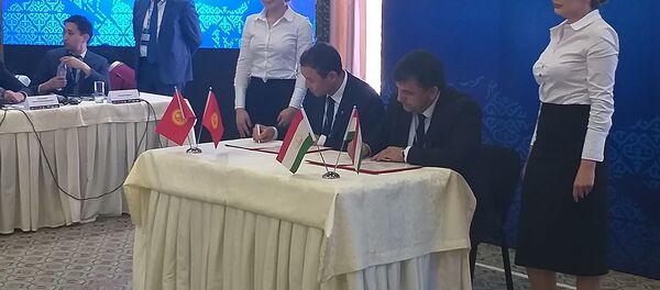 Подписание соглашения о сотрудничестве между Амонатбанк, Беларусбанк и “РСК БАНК” Киргизии - Sputnik Тоҷикистон