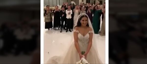 Поймал букет - Sputnik Тоҷикистон