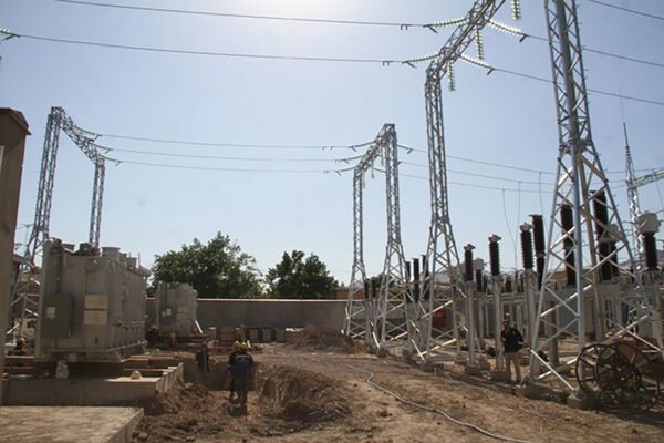 Дар зеристгоҳи барқии “Темурмалик” насби таҷҳизот идома дорад - Sputnik Тоҷикистон