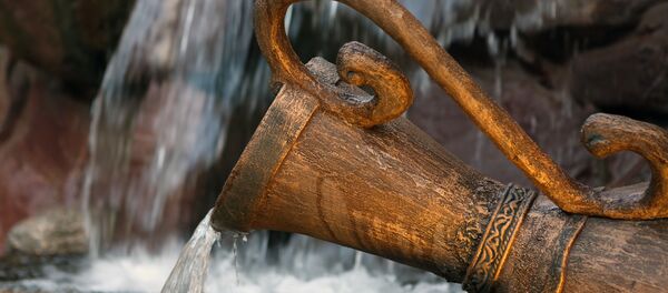 Фонтан в виде кувшина Фонтан в виде кувшина - Sputnik Таджикистан