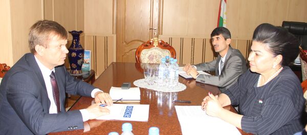 Мулоқоти Хайриниссо Юсуфӣ бо намояндагони САҲА  - Sputnik Тоҷикистон