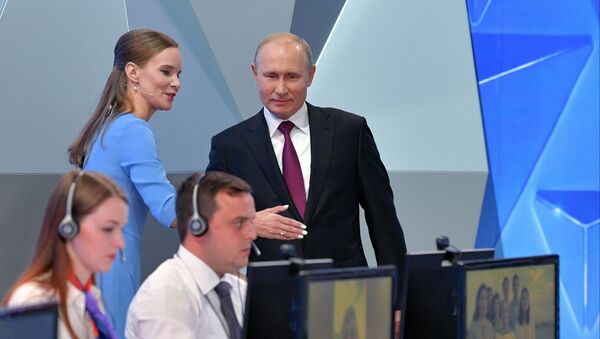 Прямая линия с президентом РФ Владимиром Путиным - Sputnik Таджикистан