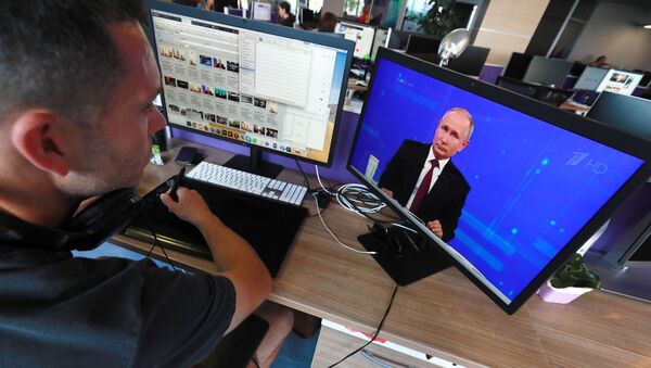 Трансляция Прямой линии с президентом России Владимиром Путиным - Sputnik Таджикистан