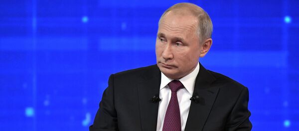 Прямая линия с президентом РФ Владимиром Путиным Прямая линия с президентом РФ Владимиром Путиным - Sputnik Таджикистан