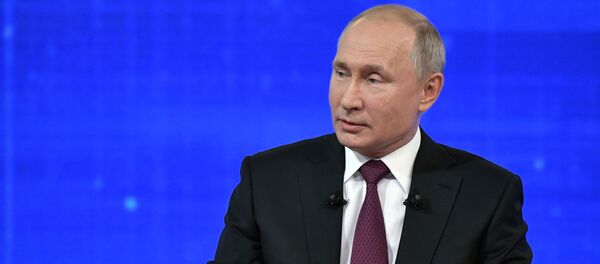 Прямая линия с президентом РФ Владимиром Путиным Прямая линия с президентом РФ Владимиром Путиным - Sputnik Тоҷикистон