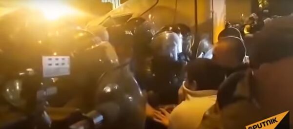 Полиция применила спецсредства против митингующих в Тбилиси - Sputnik Тоҷикистон
