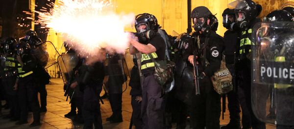 Акция протеста на проспекте Руставели. Спецназ разгоняет митингующих - Sputnik Таджикистан