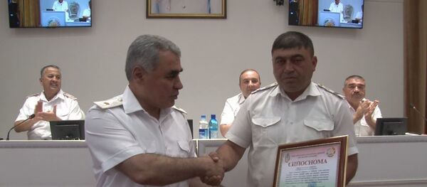 Генерал Шариф Назарзода аз қаҳрамонии милисаи пойтахт қадрдонӣ кард - Sputnik Тоҷикистон