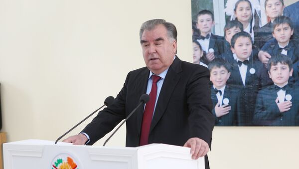 Президент Таджикистана Эмомали Рахмон на открытии спортшколы в Раштском районе - Sputnik Тоҷикистон