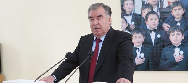 Президент Таджикистана Эмомали Рахмон на открытии спортшколы в Раштском районе - Sputnik Тоҷикистон
