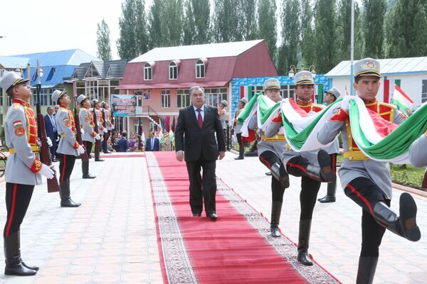 Рабочая поездка президента Таджикистана в Раштскую область - Sputnik Тоҷикистон