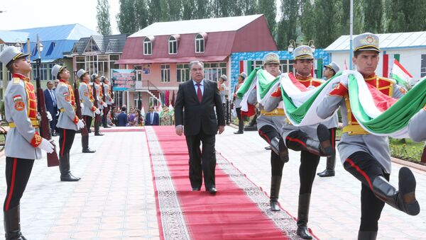 Рабочая поездка президента Таджикистана в Раштскую область - Sputnik Тоҷикистон