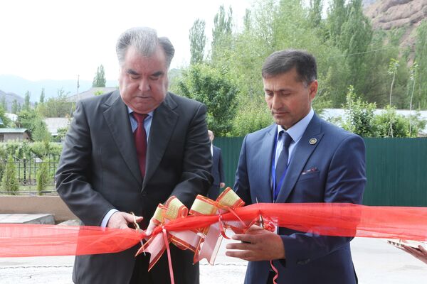 Эмомали Рахмон открыл центр для проведения свадеб - Sputnik Таджикистан