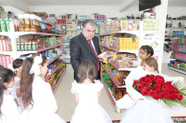Рабочая поездка президента Таджикистана в Раштскую область - Sputnik Таджикистан