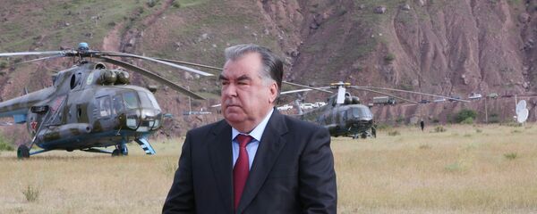 Эмомали Рахмон в ходе рабочей поездки в район Сангвор - Sputnik Тоҷикистон