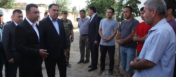 Премьер-министр Таджикистана  Кохир Расулзода посетил город Канибадам который пострадал от паводков - Sputnik Тоҷикистон