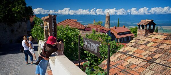 Вид на Алазанскую долину с одной из улиц города Сигнахи. - Sputnik Таджикистан