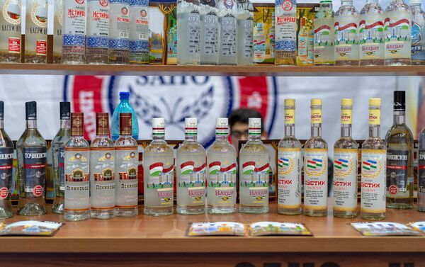 Икат, ремесла, вино: как Таджикистан расширяет географию торговли Икат, ремесла, вино: как Таджикистан расширяет географию торговли - Sputnik Таджикистан