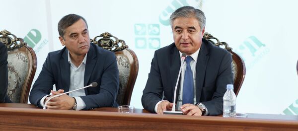 Заместитель председателя Согдийской области Анвар Якуби на церемонии открытия выставки-ярмарки Сугд-2017 - Sputnik Тоҷикистон