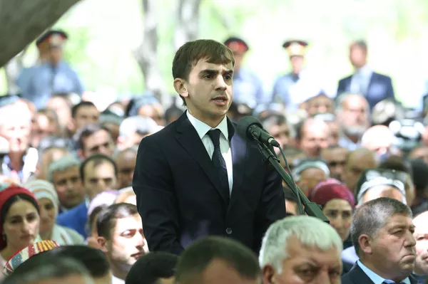 Эмомалӣ Раҳмон ба 36 ҷавон квота дод - акс Эмомалӣ Раҳмон ба 36 ҷавон квота дод - акс - Sputnik Тоҷикистон