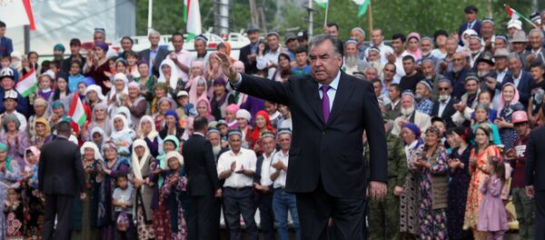 Президент Таджикистана Эмомали Рахмон в Раштском районе Президент Таджикистана Эмомали Рахмон в Раштском районе - Sputnik Тоҷикистон